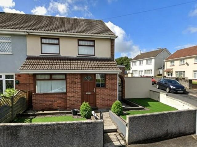 Bwlch Crescent, Neath, SA11 2 bed semi detached house to rent £900 pcm £208 pw