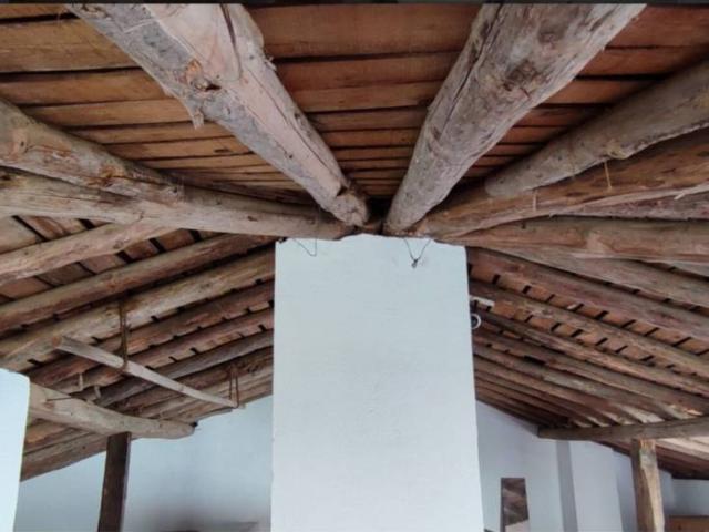 BT&CO VENDE EN AVILA CASA TUIRISTICA! EN EL CENTRO DE CANDELEDA DE 2 PLANTAS 4 DORMITORIOS 3 BAÑOS, SALON, COCINA, TER