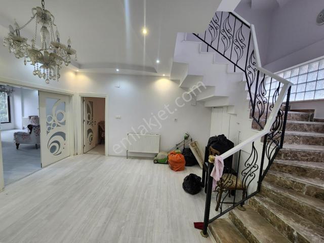 Bu Fırsat Kaçmaz Triblex Villa 6+1 450 M2 Site İçerisinde