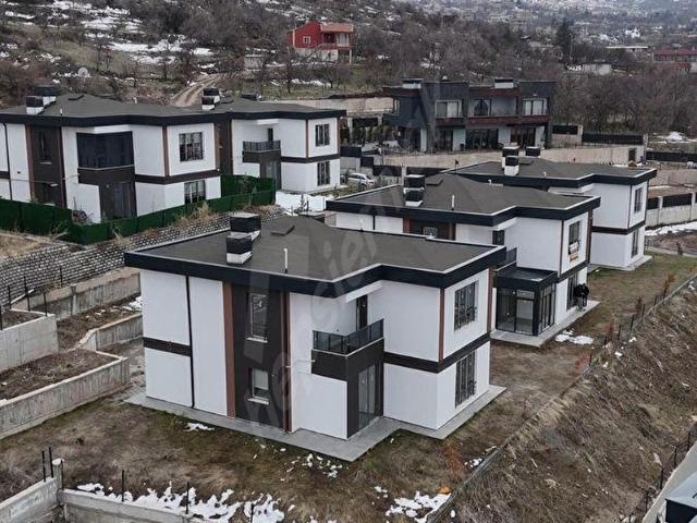 BU FIRSAT KAÇMAZ BECENİN EN UYGUN 5+1 VİLLASI MESKENLİ