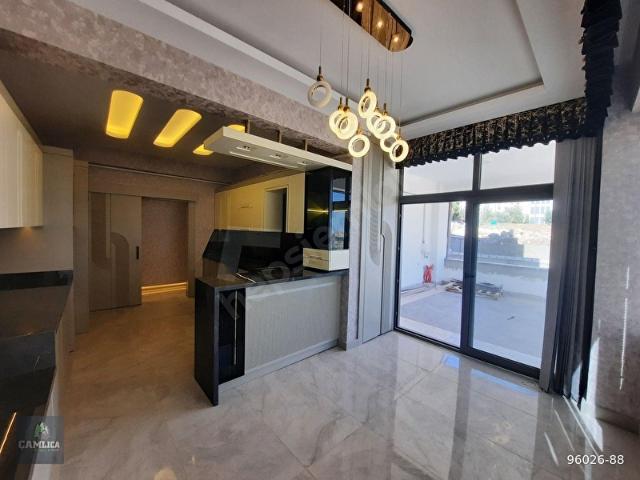 BU KALİTEDE VE GÖRKEMDE EMSALİ YOK KARATAŞ MERKEZDE 2,5+1 DAİRE