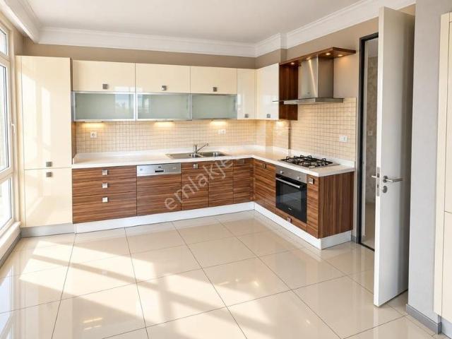 Buğra Dan Atlantis City De Teraslı 5+1 Daire