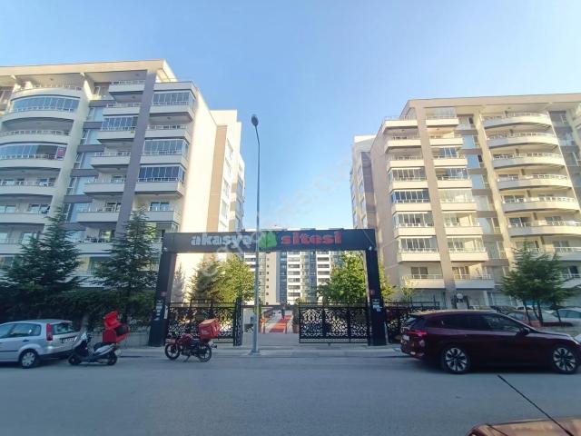 Buğra Emlaktan İstanbul Yolu Yanı Katta Teraslı 1+1