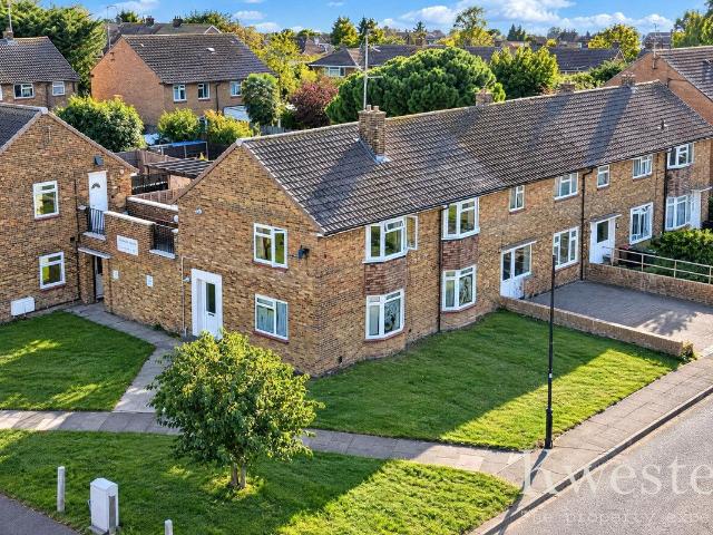 Bunters Avenue, Southend On Sea SS3, 2 bed flat to rent, £1,195 pcm | PrimeLocation