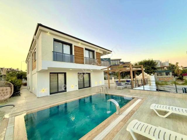 Bundan Uygunu Yok! 500 M2 Arsa İçinde 4+1 Eşyalı Köşebaşı Villa