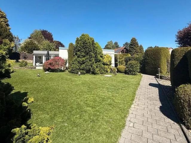 Bungalow 200 m² Gesamtwohnfläche auf sonnigem Traumgrundstück