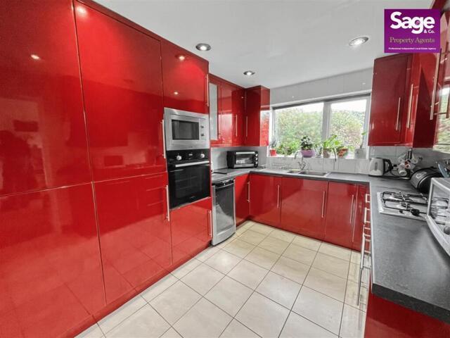 Bungalow 2 Bedroom For Sale Wye Kent 290000 ES101675718