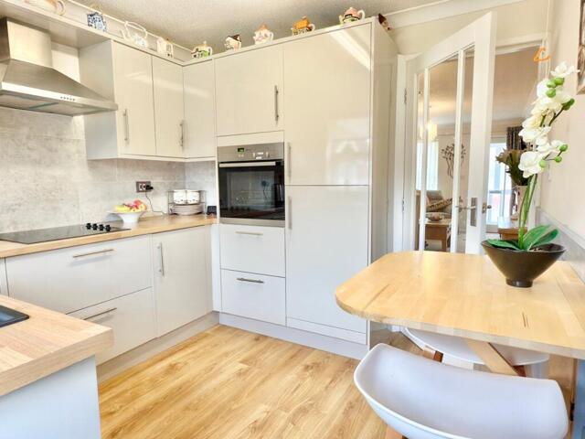 Bungalow 2 Bedroom For Sale Tewkesbury Gloucestershire 240000 ES101678268