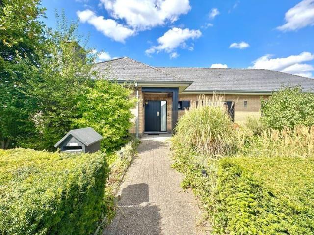 BUNGALOW | 2 SLAAPKAMERS | BUREAU |TUIN | GARAGE | 786 m²