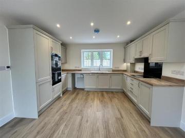 Bungalow 3 Bedroom For Sale Kilburn Kilburn 450000 ES100456333