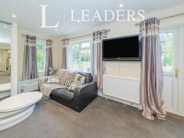 bungalow to rent Greenfield House, Dowlands Lane, Copthorne, Crawley, RH10