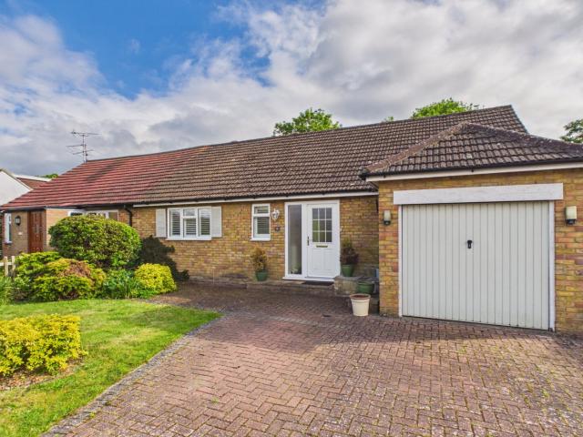 Bungalow to Rent in Maidenhead Manor Grove PML260090