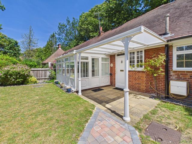 Bungalow to Rent in Fleet Victoria Hill Road JSF190008