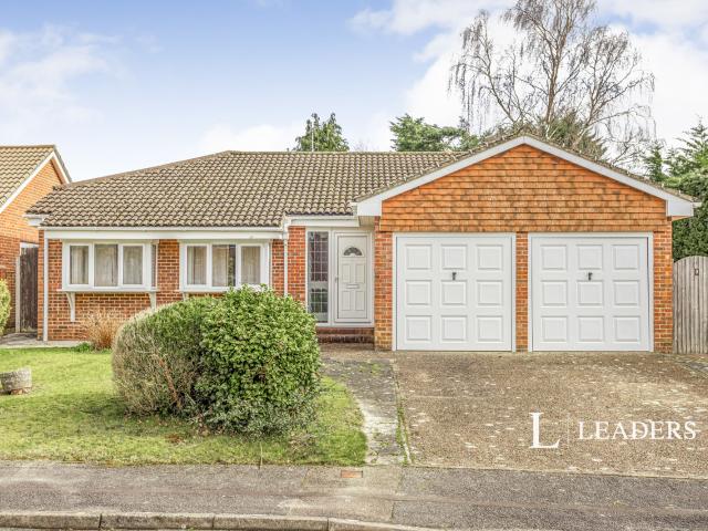 Bungalow to rent in Folders Close, Burgess Hill, West Sussex, RH15 | Leaders