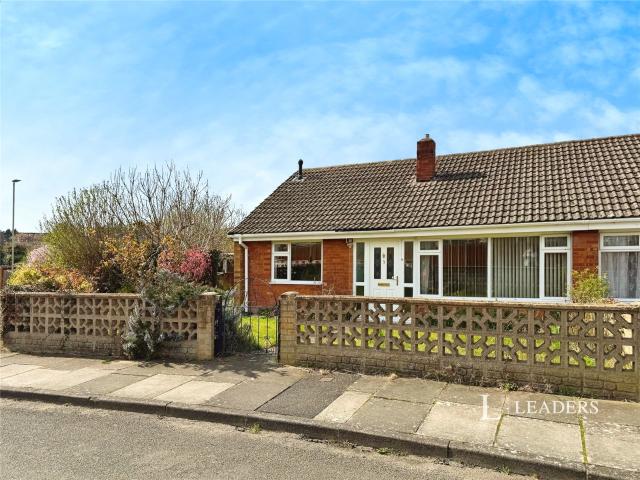 Bungalow to rent in Kentmere Close, Cheltenham, GL51 | Leaders