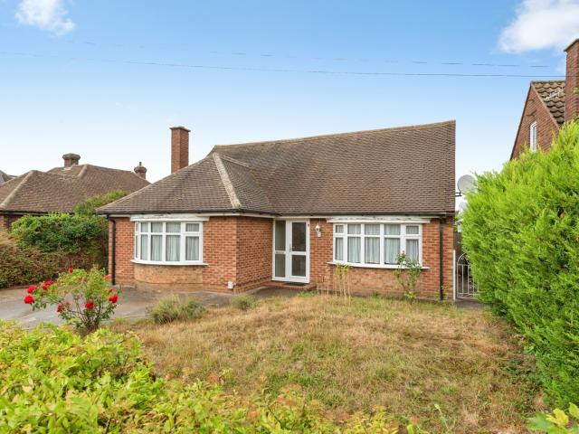 Bungalow to rent in Periwinkle Lane, Hitchin, Hertfordshire, SG5 | Leaders