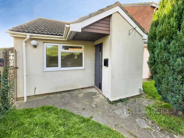Bungalow to rent in Repton Close, Luton, Bedfordshire, LU3 | Leaders