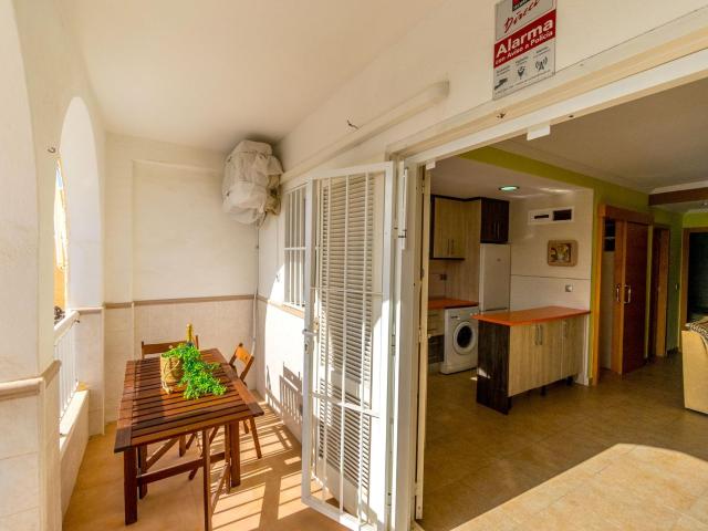 Bungalow totalmente reformado orientado al sur, a pocos pasos de la playa de La Mata