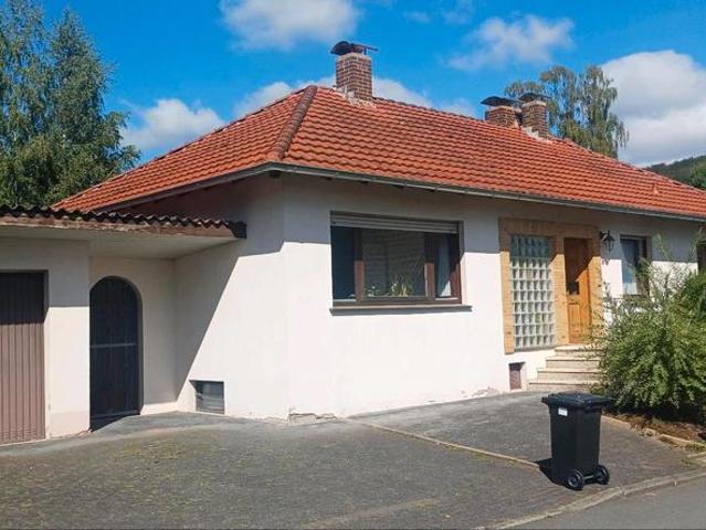 Bungalow und Mehrfamilienhaus auf 800 cm² Grunstück zu Verkaufen