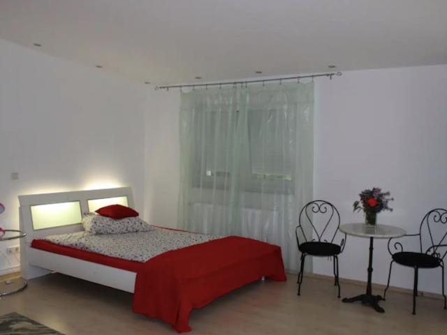 Bungalow with garden in the south of Berlin, Berlin Amsterdam Apartments for Rent