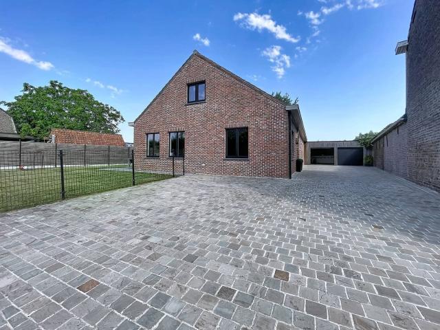 Bungalow with 3 bedrooms near the center of Aalter