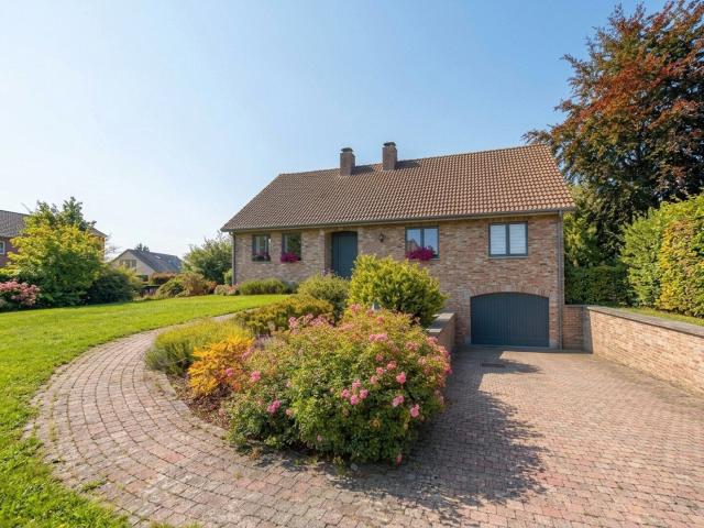 Bungalow à louer avec 3 chambres et jardin