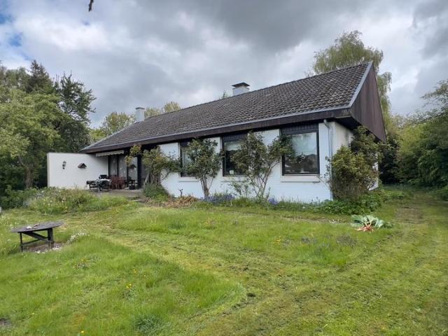Bungalow Alleinlage, teilunterkellert, 6 Zimmer