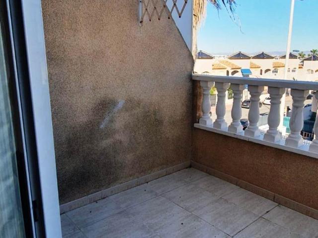 BUNGALOW ALTO EN PUEBLO CENTRO CON PISCINA