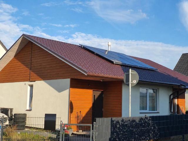 Bungalow an der Berliner Stadtgrenze mit PV Anlage, Nähe Tesla