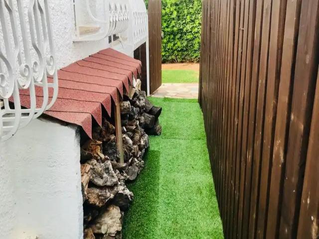 Bungalow con piscina en alquiler en Carrer Mar Càspia 3