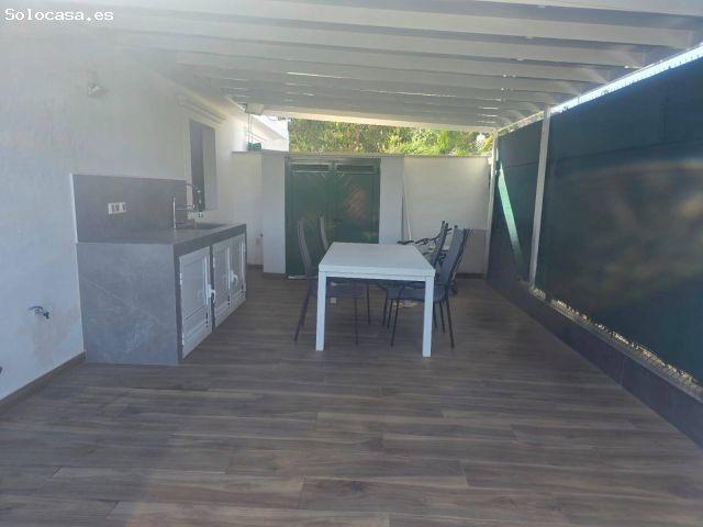 Bungalow con una gran terraza privada