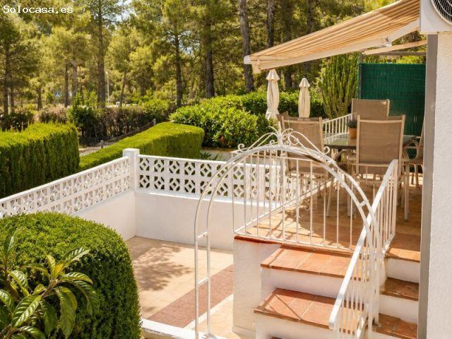 Bungalow de esquina, Parque Moraira, Costa Blanca