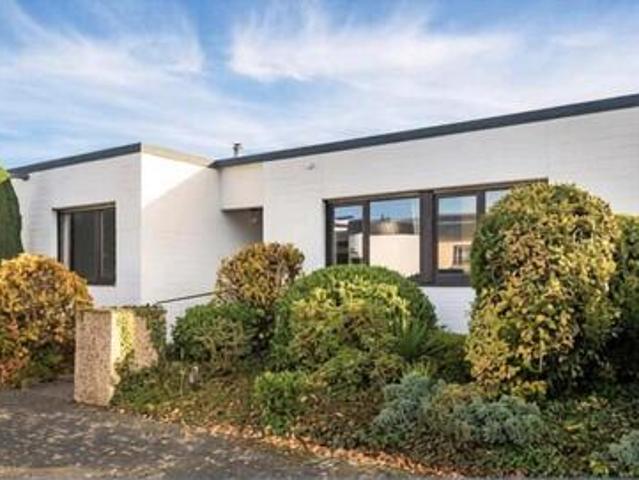 Bungalow Eckreinhaus zur Miete 2.200,00 EUR Kaltmiete, ca.130,00 m²