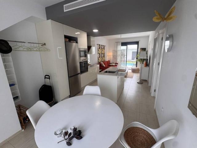BUNGALOW EN PLANTA BAJA CON PK EN ZONA CASTELAR
