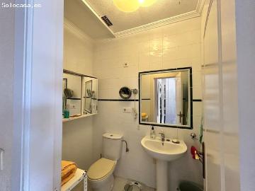 Bungalow en planta baja sin vecinos arriba y con piscina comunitaria en Orihuela Costa