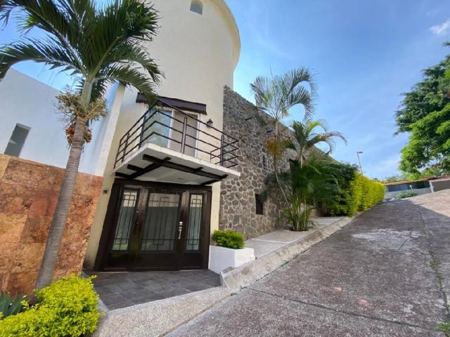 BUNGALOW EN RENTA EN PALMIRA CUERNAVACA
