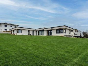 Bungalow Erstbezug und über 1300m² Grundfläche