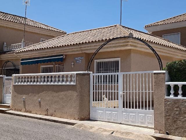 Bungalow for rent in Los Balcones Los Altos, Torrevieja, Alicante