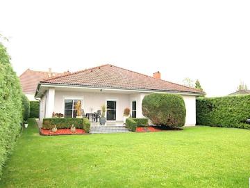 Einfamilienhaus mit große barrierefreier Fläche und uneinsehbarem Garten