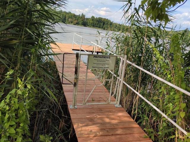 Bungalow in Wasserlage mit eigenem Steg