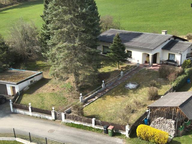 Bungalow in begehrter Aussichtslage mit Blick über + Weißkirchen