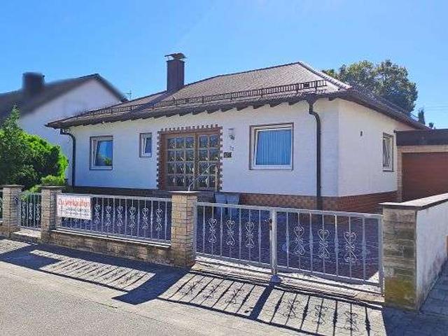 Bungalow in bester Wohngegend mit Garage und Garten