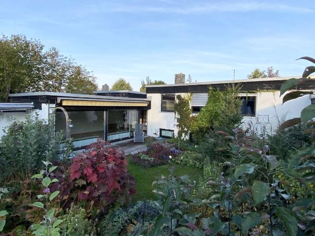 Bungalow in Bestlage mit innenliegendem Garten in Nürnberg Weiherhaus
