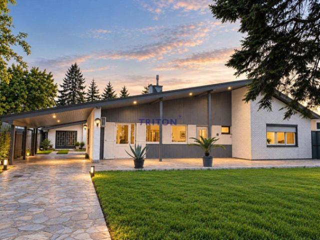 Großzügiger Bungalow mit ca. 330 m² Gesamtfläche – zwei Generationen unter einem Dach
