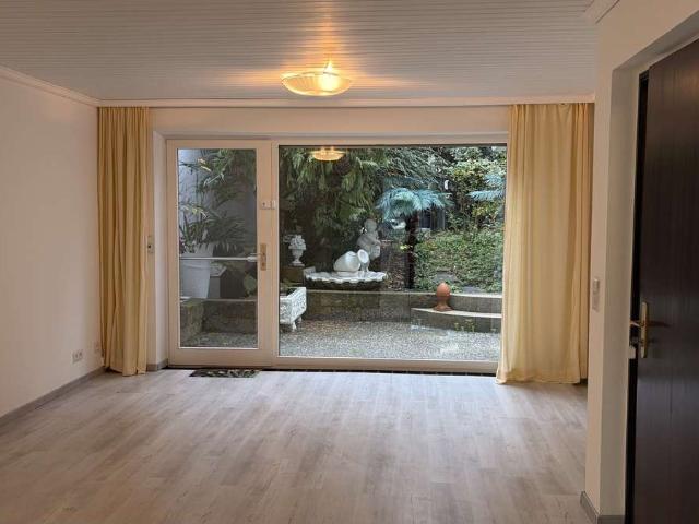 Bungalow mit ca. 100 m², 3 Zimmern und separatem Eingang in Stuttgart Weilimdorf