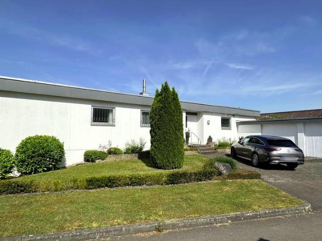 Bungalow mit großem Garten in bester Lage