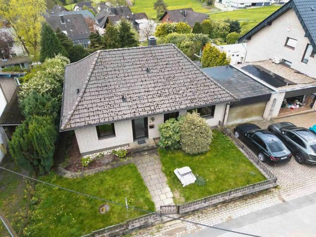 Bungalow mit großem Grundstück + Aussicht in Federath