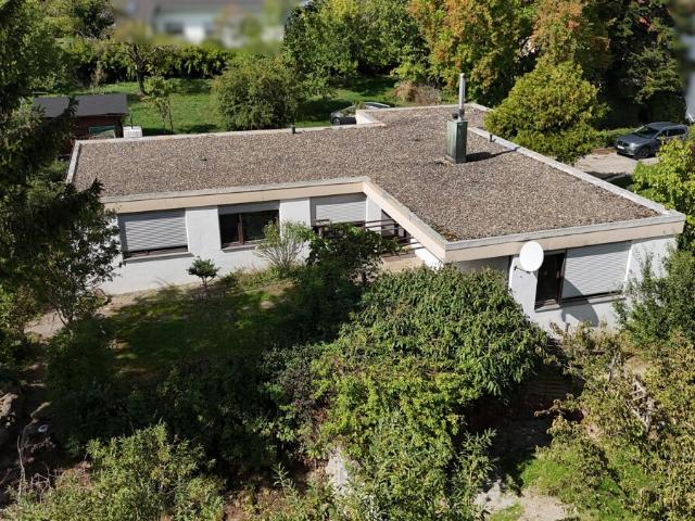 BUNGALOW MIT GROSSEM GRUNDSTÜCK IN KIRCHBERG