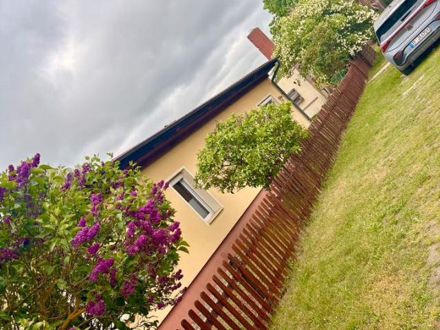 Bungalow mit großem Grundstück und Nebengelass von Privat