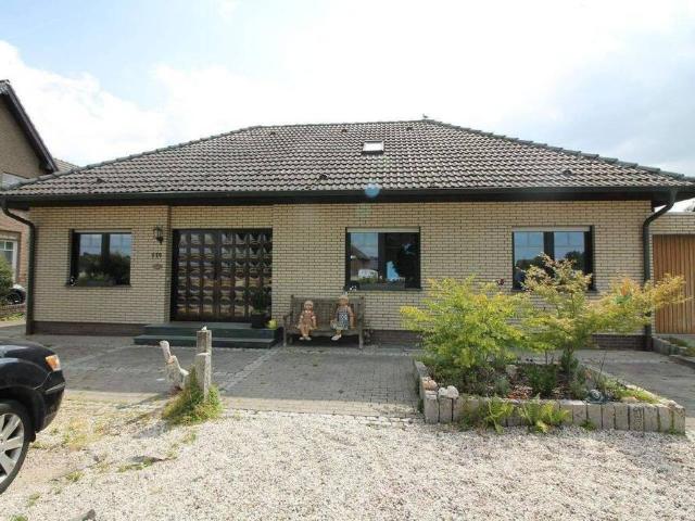 Bungalow mit großem Grundstück, Wintergarten und Einliegerwohnung in Ossenberg
